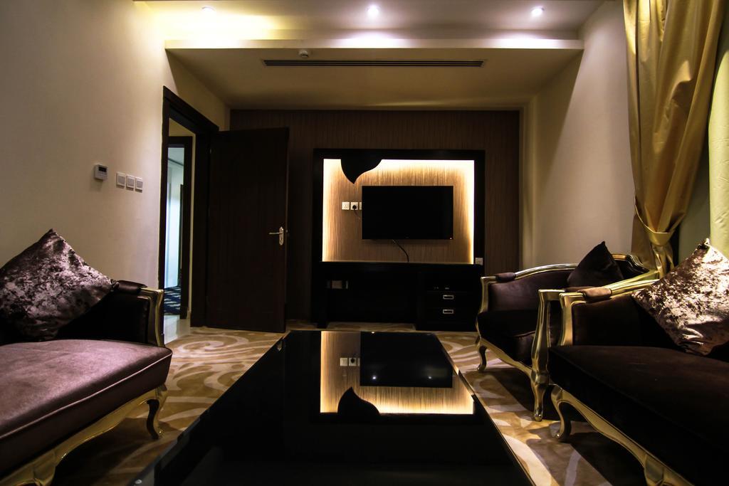 Rest Night Serviced Apartments- Alhamra Riyadh Ruang foto A living room in a house in India