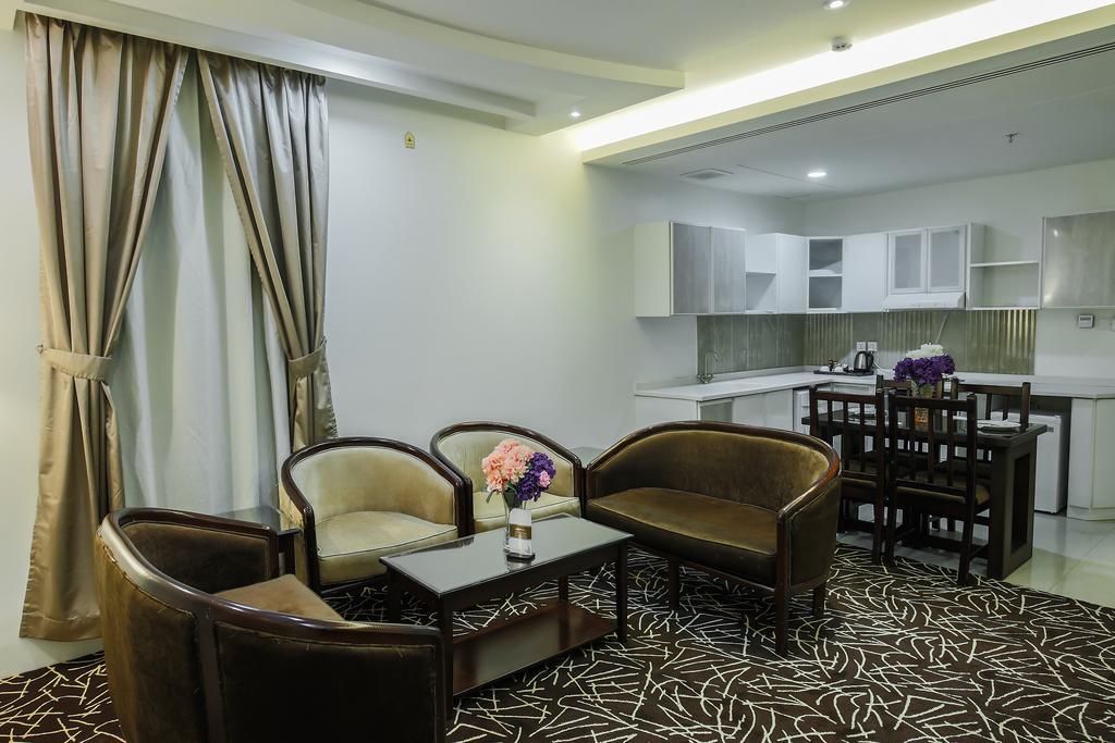 Rest Night Serviced Apartments- Alhamra Riyadh Bagian luar foto A living room in a typical apartment