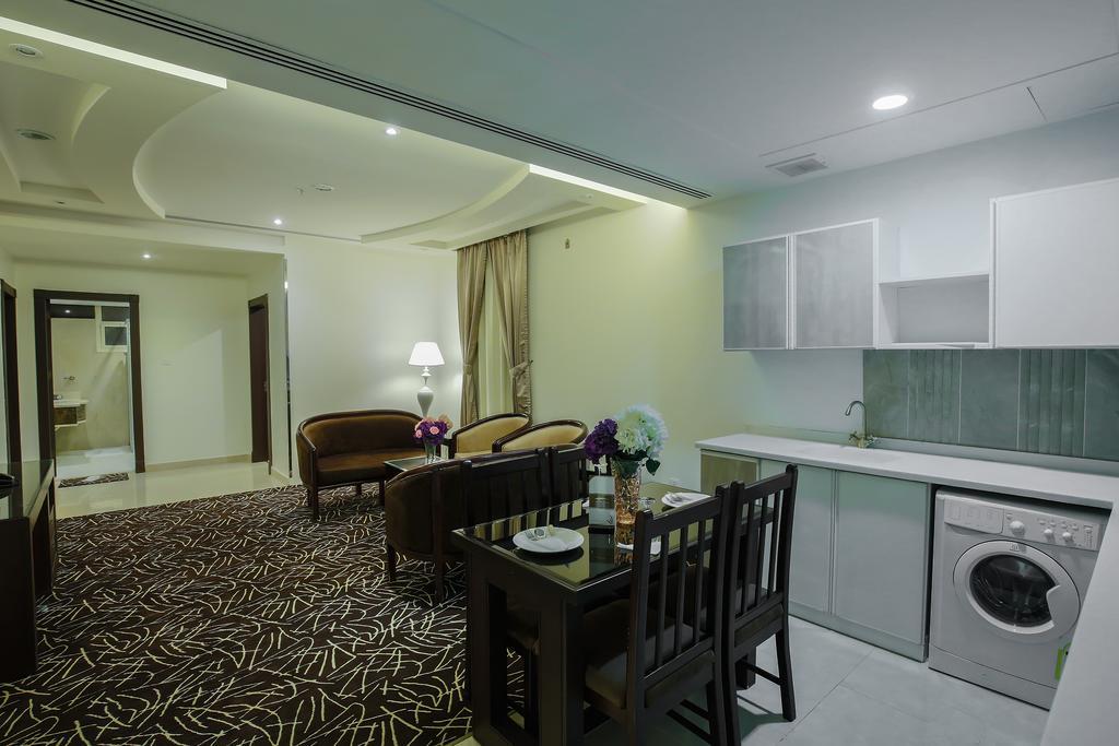 Rest Night Serviced Apartments- Alhamra Riyadh Bagian luar foto A suite at the hotel