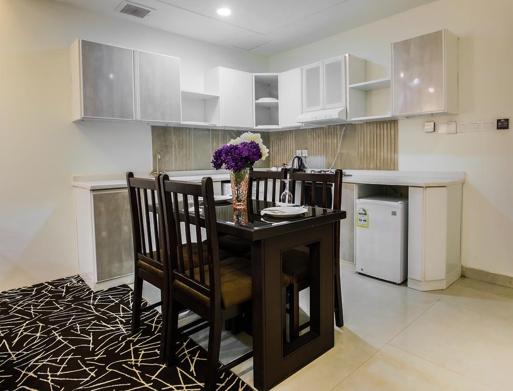 Rest Night Serviced Apartments- Alhamra Riyadh Bagian luar foto A kitchen in a serviced apartment in Cairo, Egypt