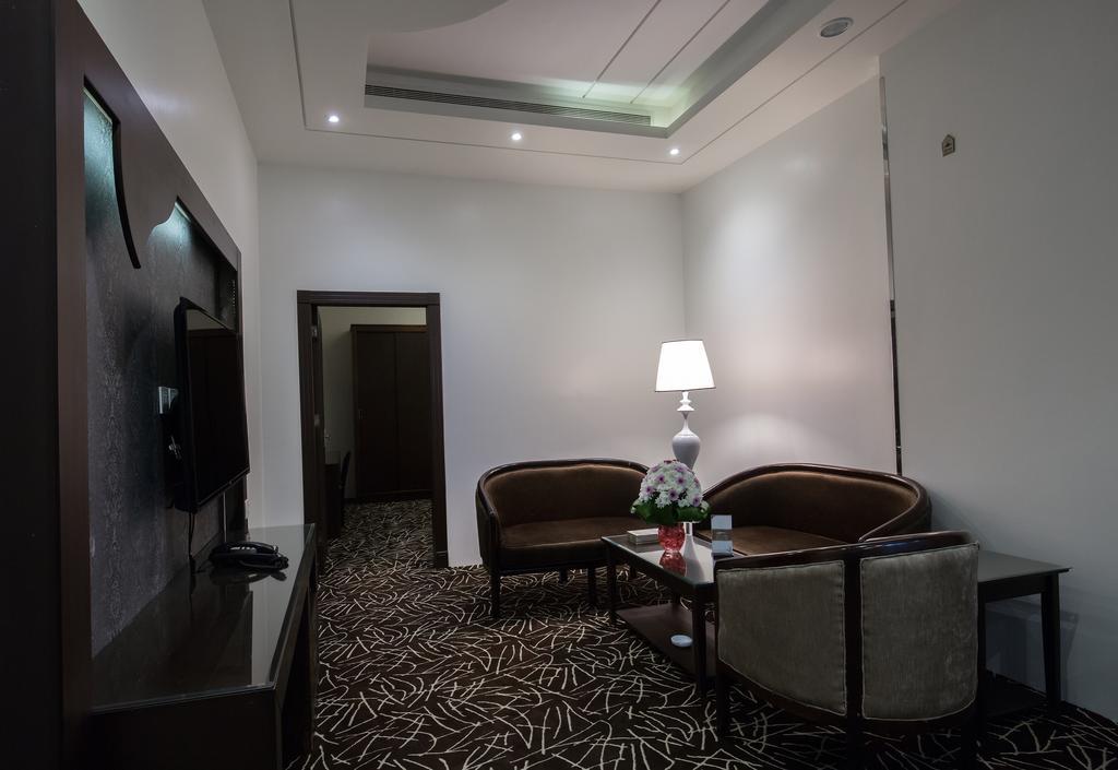 Rest Night Serviced Apartments- Alhamra Riyadh Bagian luar foto A suite at the hotel