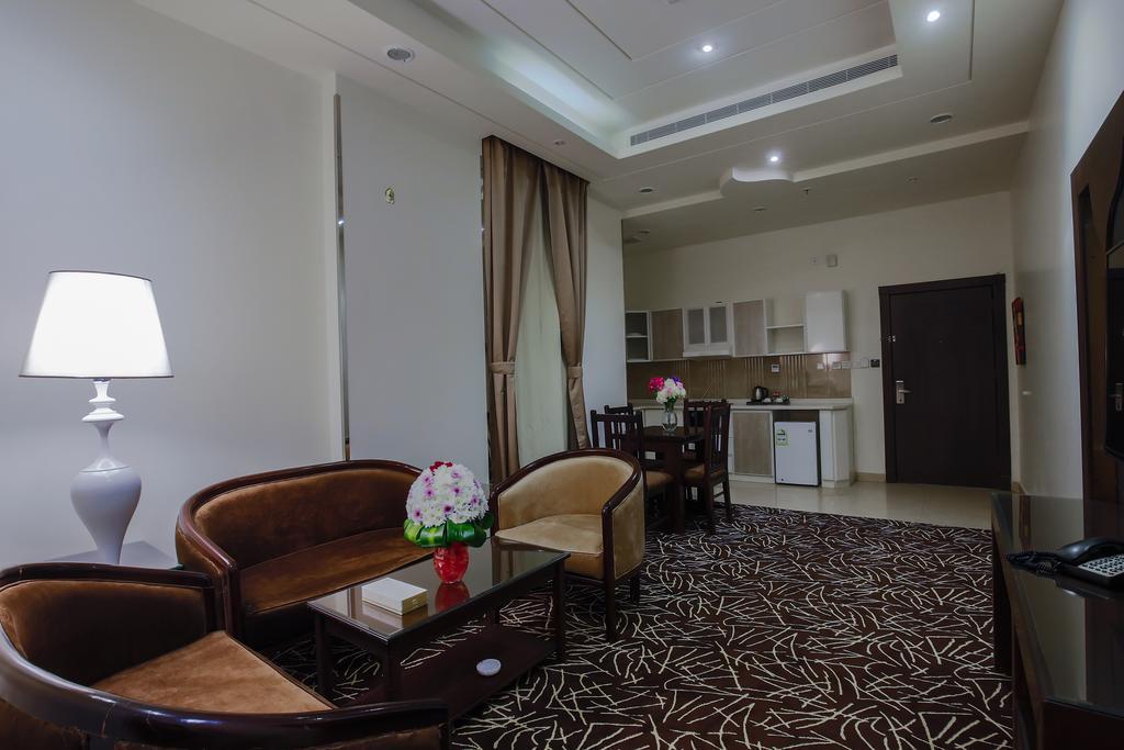 Rest Night Serviced Apartments- Alhamra Riyadh Bagian luar foto A suite at the hotel