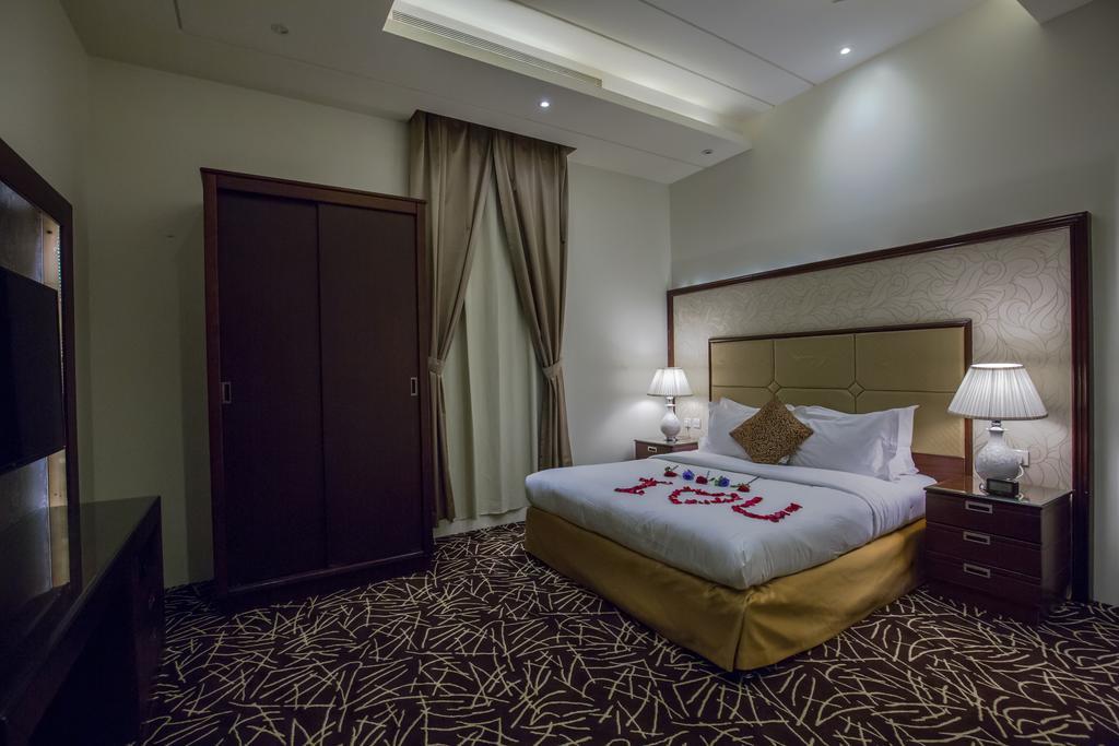 Rest Night Serviced Apartments- Alhamra Riyadh Bagian luar foto A bedroom at the hotel