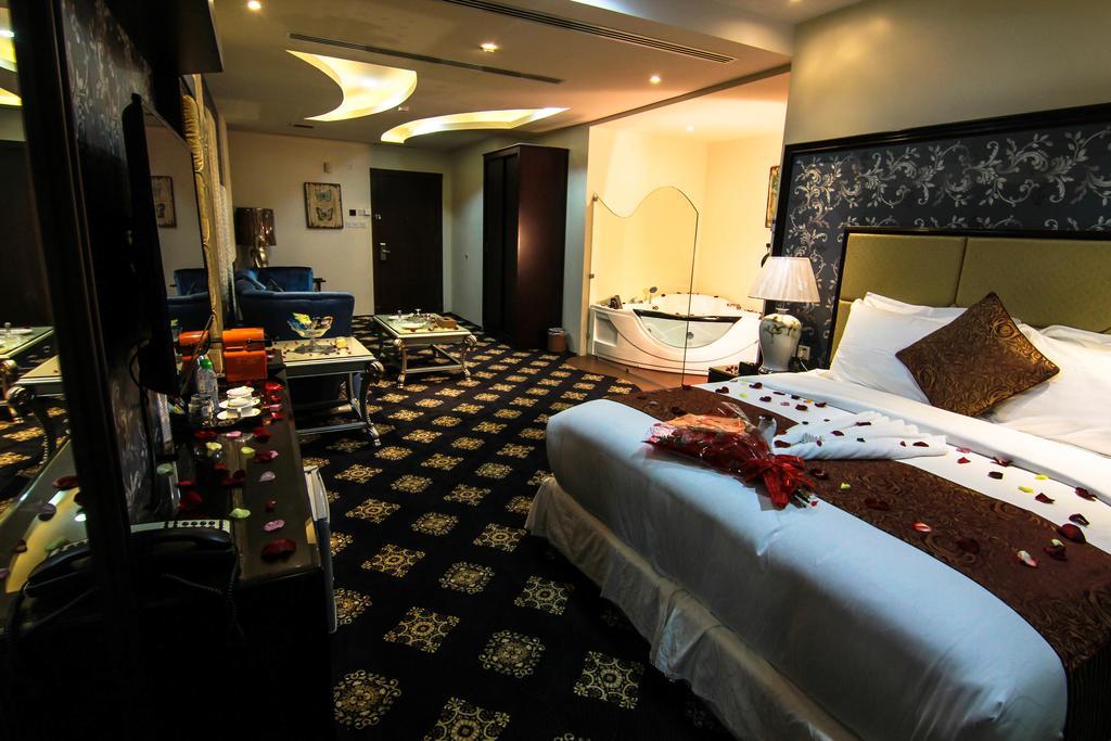 Rest Night Serviced Apartments- Alhamra Riyadh Bagian luar foto A suite at the hotel