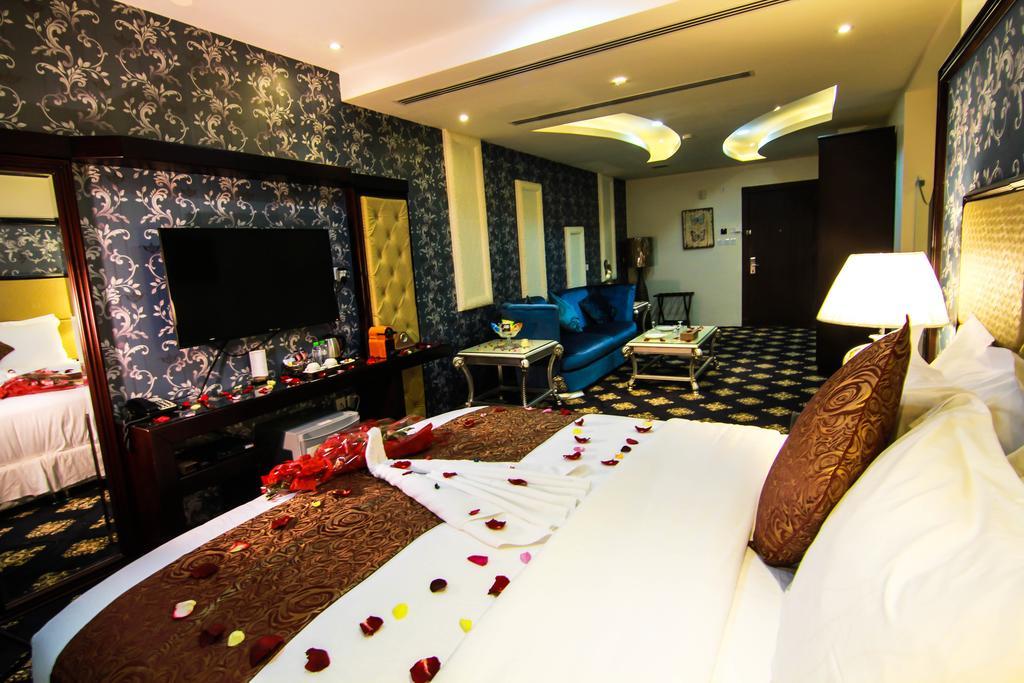 Rest Night Serviced Apartments- Alhamra Riyadh Bagian luar foto A suite at the hotel
