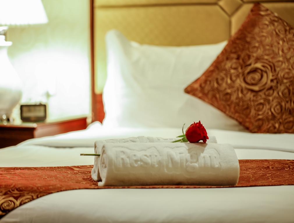 Rest Night Serviced Apartments- Alhamra Riyadh Bagian luar foto A rolled towel on a bed