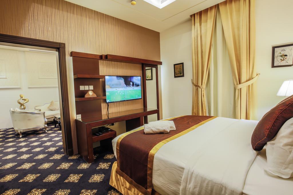 Rest Night Serviced Apartments- Alhamra Riyadh Bagian luar foto A bedroom in the hotel