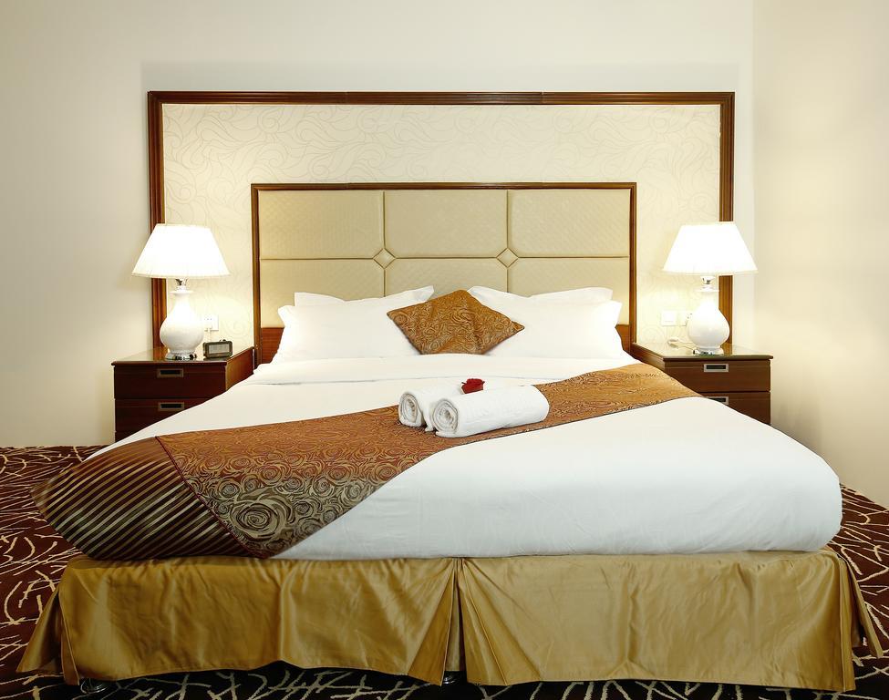 Rest Night Serviced Apartments- Alhamra Riyadh Bagian luar foto A bed