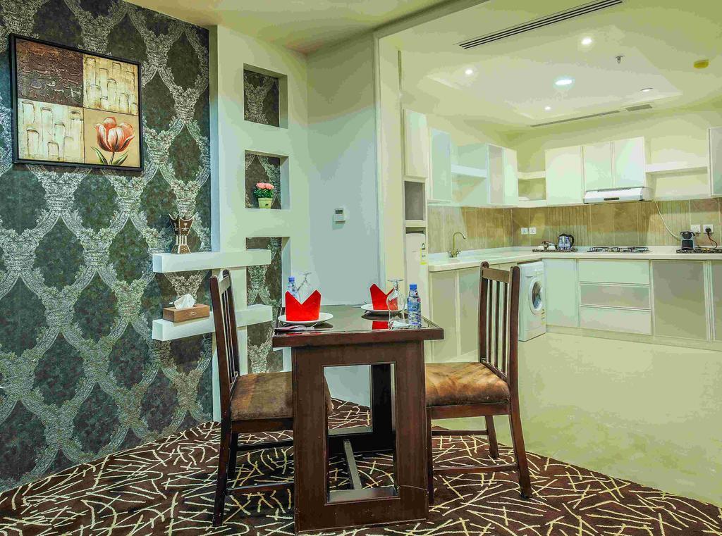 Rest Night Serviced Apartments- Alhamra Riyadh Bagian luar foto A kitchen in a hotel suite